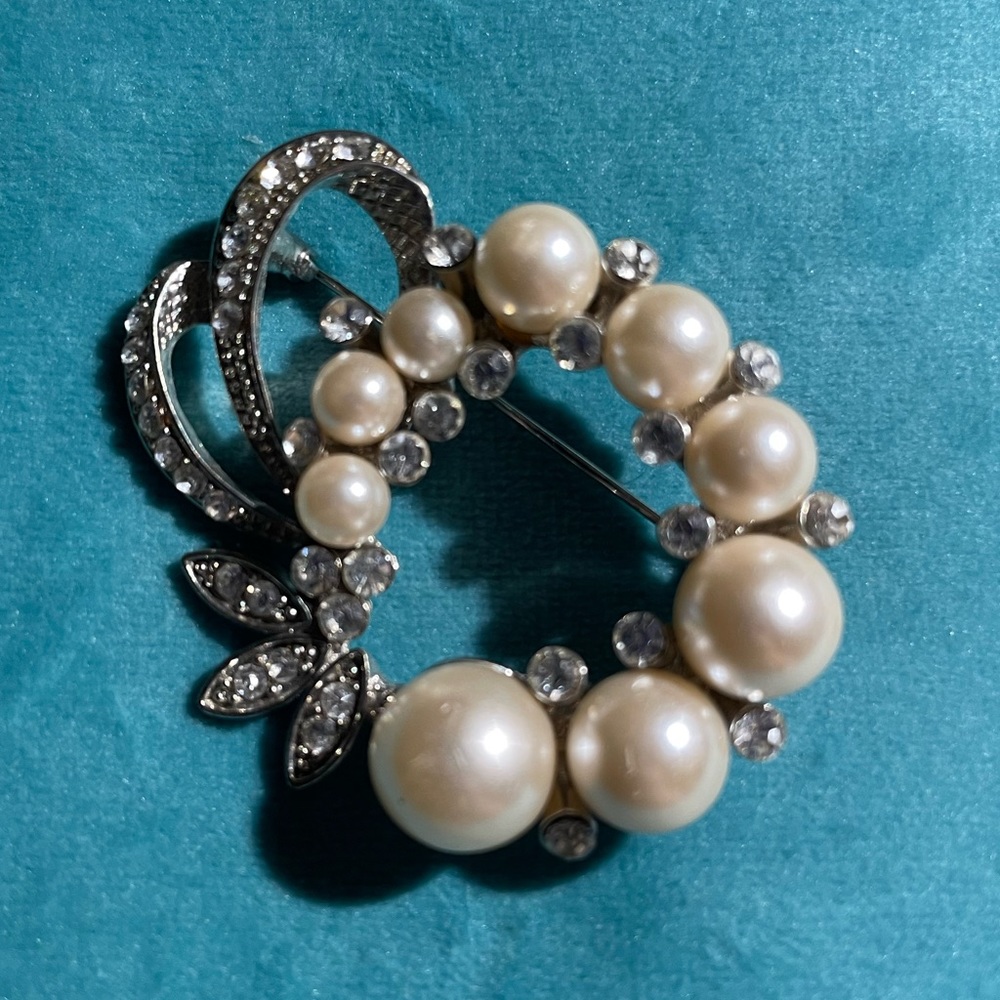 Vintage Pearl & Rhinestone Brooch